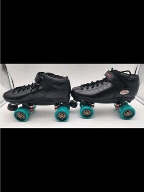 Riedell R3 Cayman derby roller skates